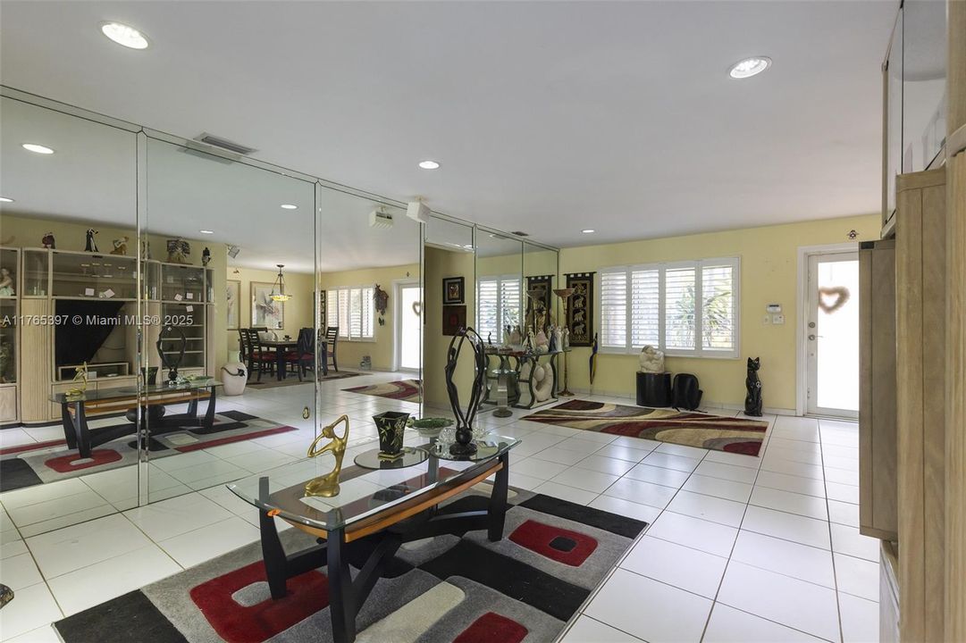 Recently Sold: $1,599,000 (4 beds, 3 baths, 1875 Square Feet)