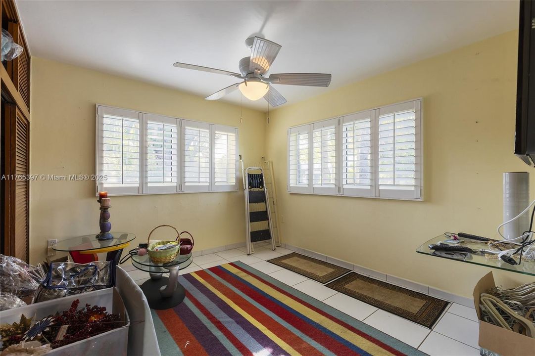 Recently Sold: $1,599,000 (4 beds, 3 baths, 1875 Square Feet)