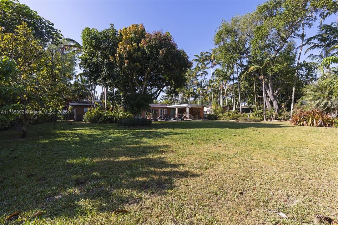 Recently Sold: $1,599,000 (4 beds, 3 baths, 1875 Square Feet)