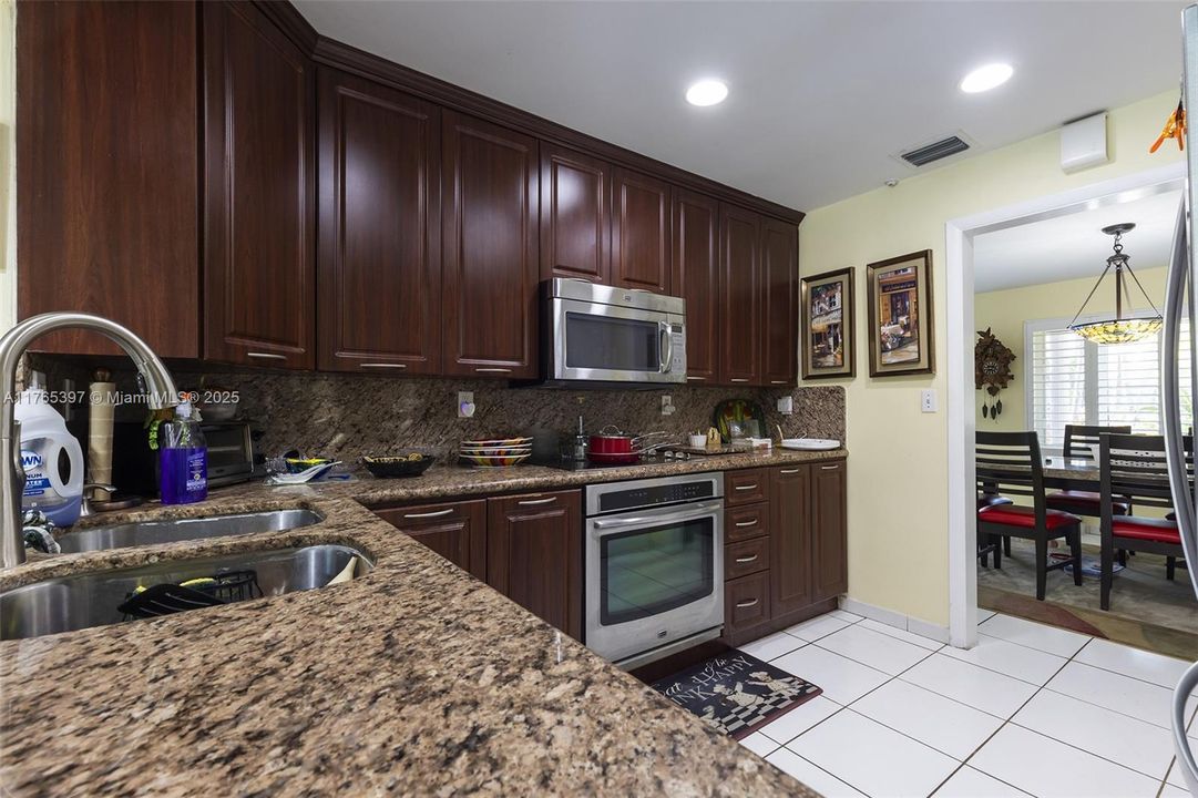 Recently Sold: $1,599,000 (4 beds, 3 baths, 1875 Square Feet)