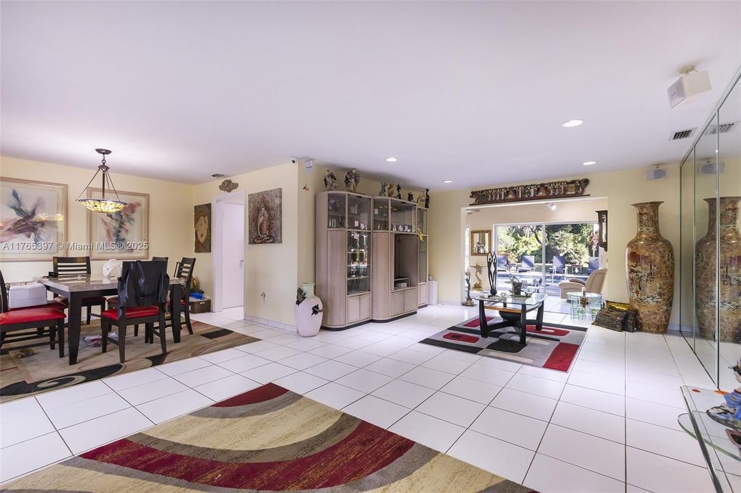 Recently Sold: $1,599,000 (4 beds, 3 baths, 1875 Square Feet)