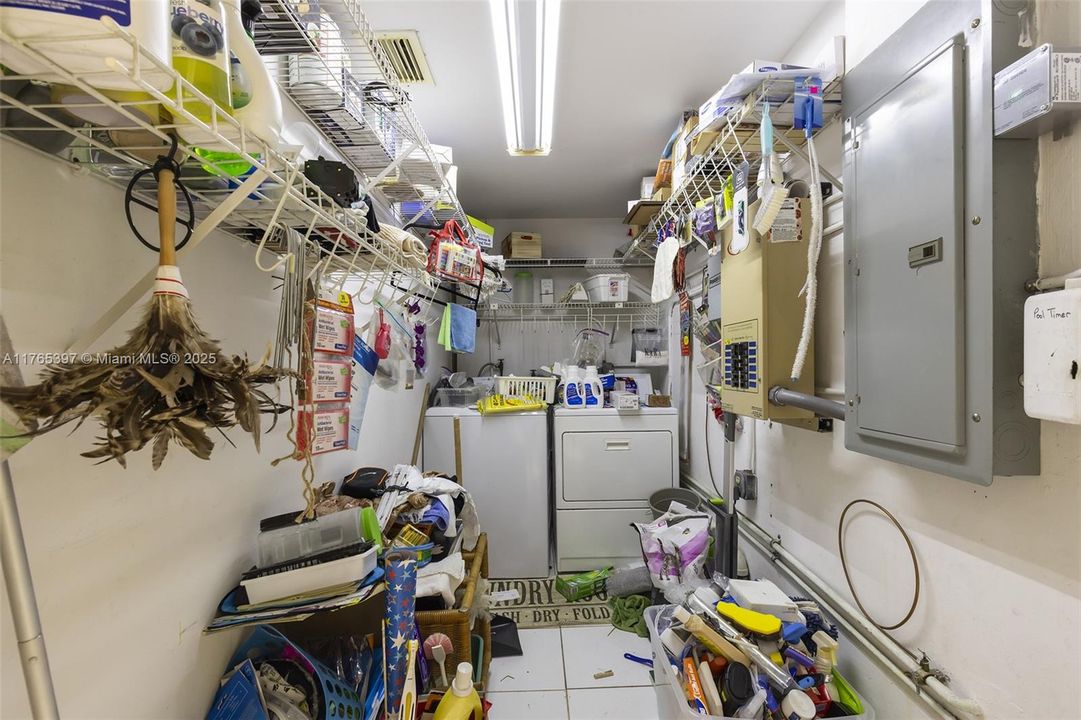 Recently Sold: $1,599,000 (4 beds, 3 baths, 1875 Square Feet)