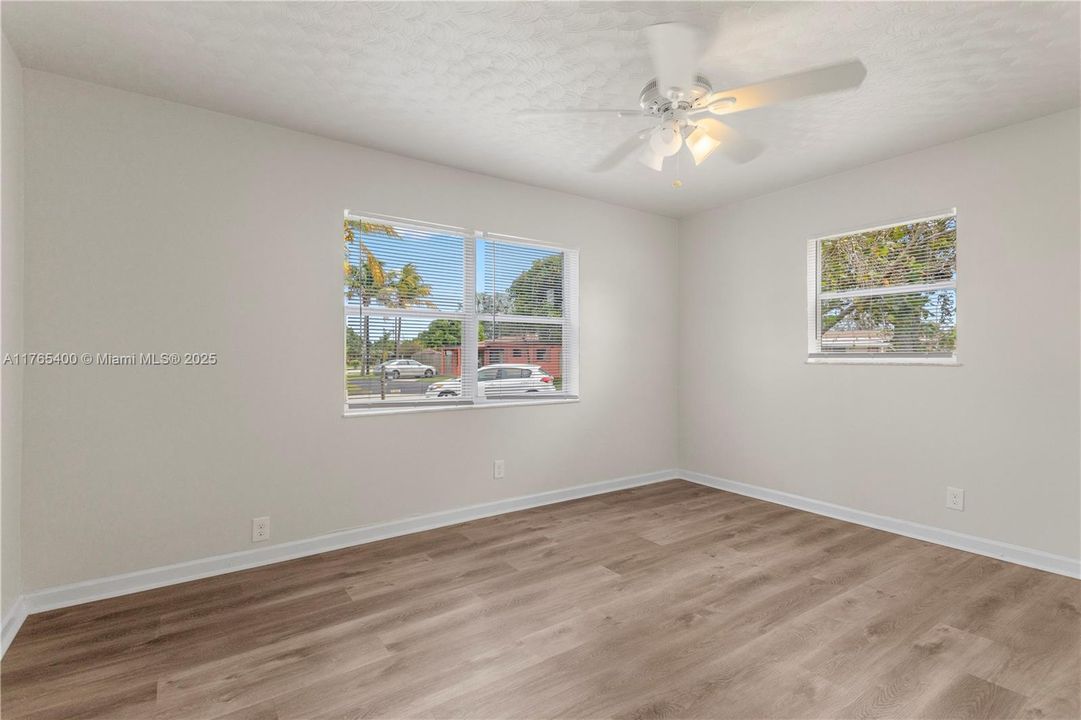 Active With Contract: $419,300 (4 beds, 2 baths, 910 Square Feet)