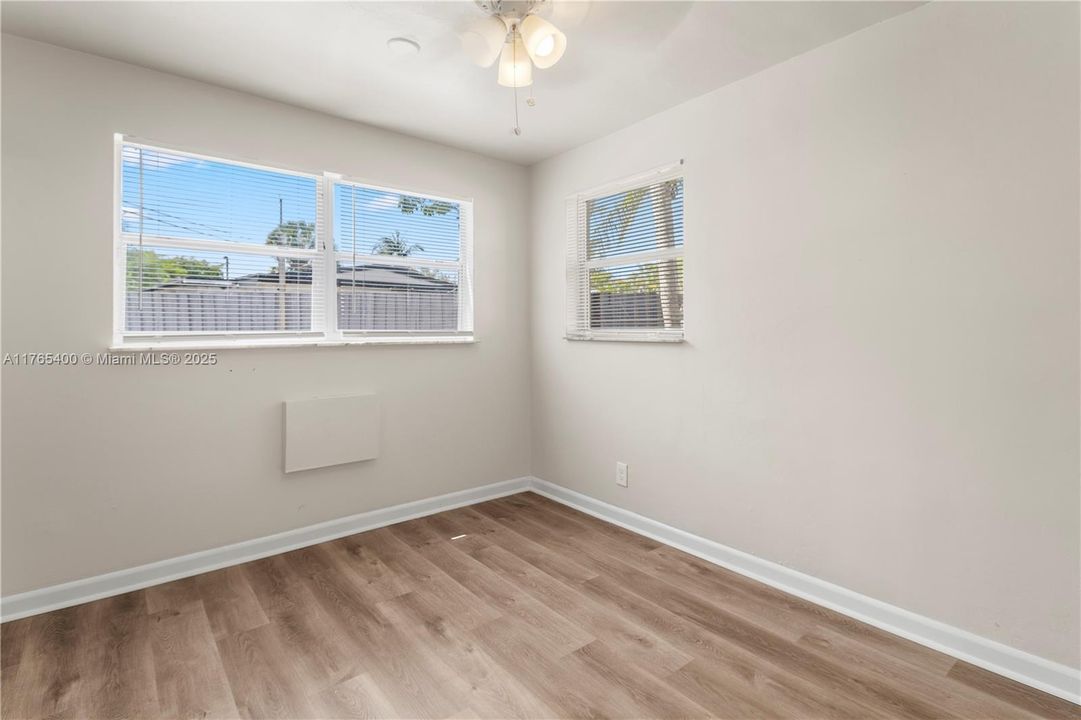 Active With Contract: $419,300 (4 beds, 2 baths, 910 Square Feet)