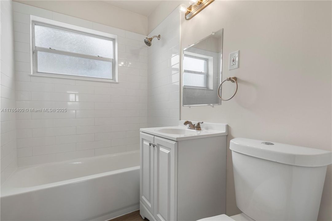 Active With Contract: $419,300 (4 beds, 2 baths, 910 Square Feet)