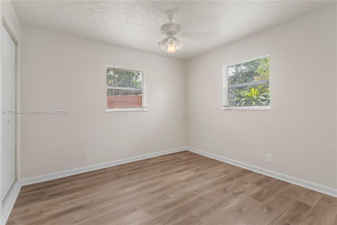 Active With Contract: $419,300 (4 beds, 2 baths, 910 Square Feet)