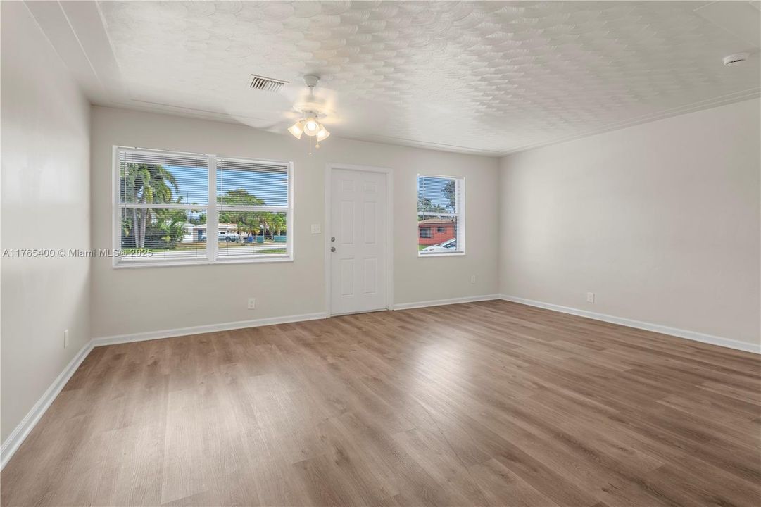 Active With Contract: $419,300 (4 beds, 2 baths, 910 Square Feet)