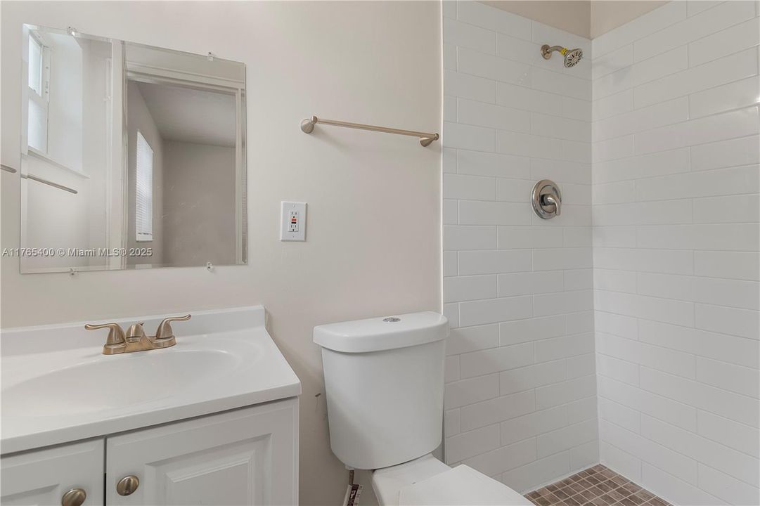 Active With Contract: $419,300 (4 beds, 2 baths, 910 Square Feet)