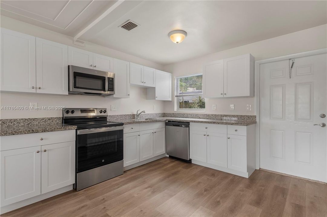 Active With Contract: $419,300 (4 beds, 2 baths, 910 Square Feet)