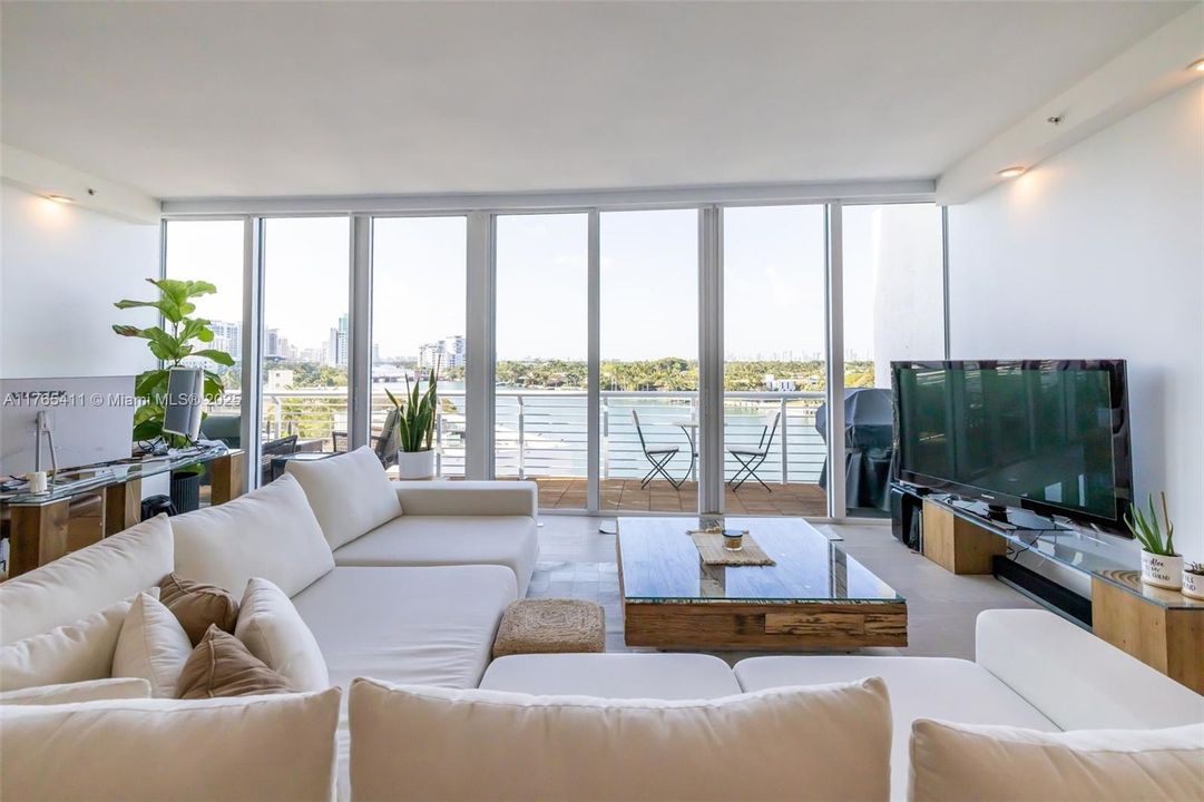 For Sale: $1,545,000 (3 beds, 3 baths, 1712 Square Feet)