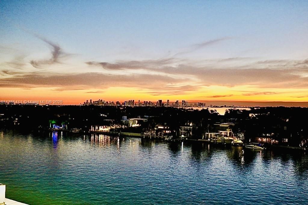 For Sale: $1,545,000 (3 beds, 3 baths, 1712 Square Feet)