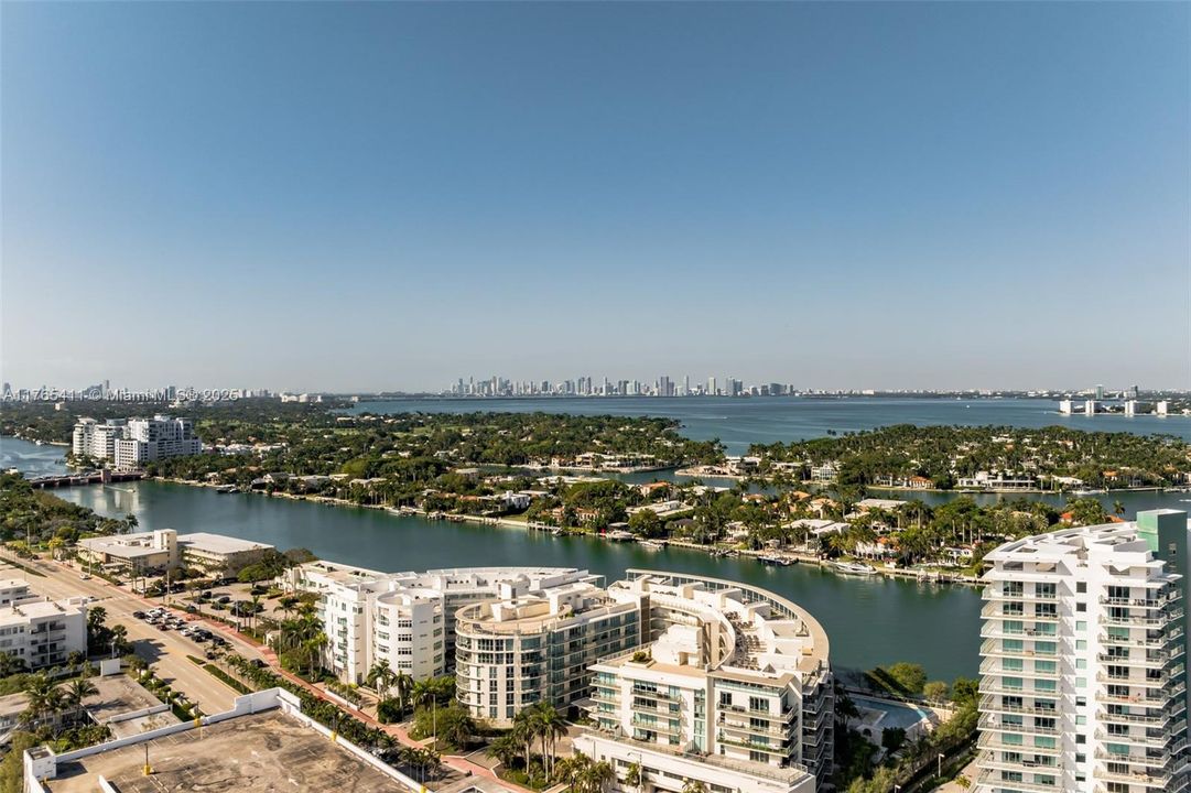 For Sale: $1,545,000 (3 beds, 3 baths, 1712 Square Feet)