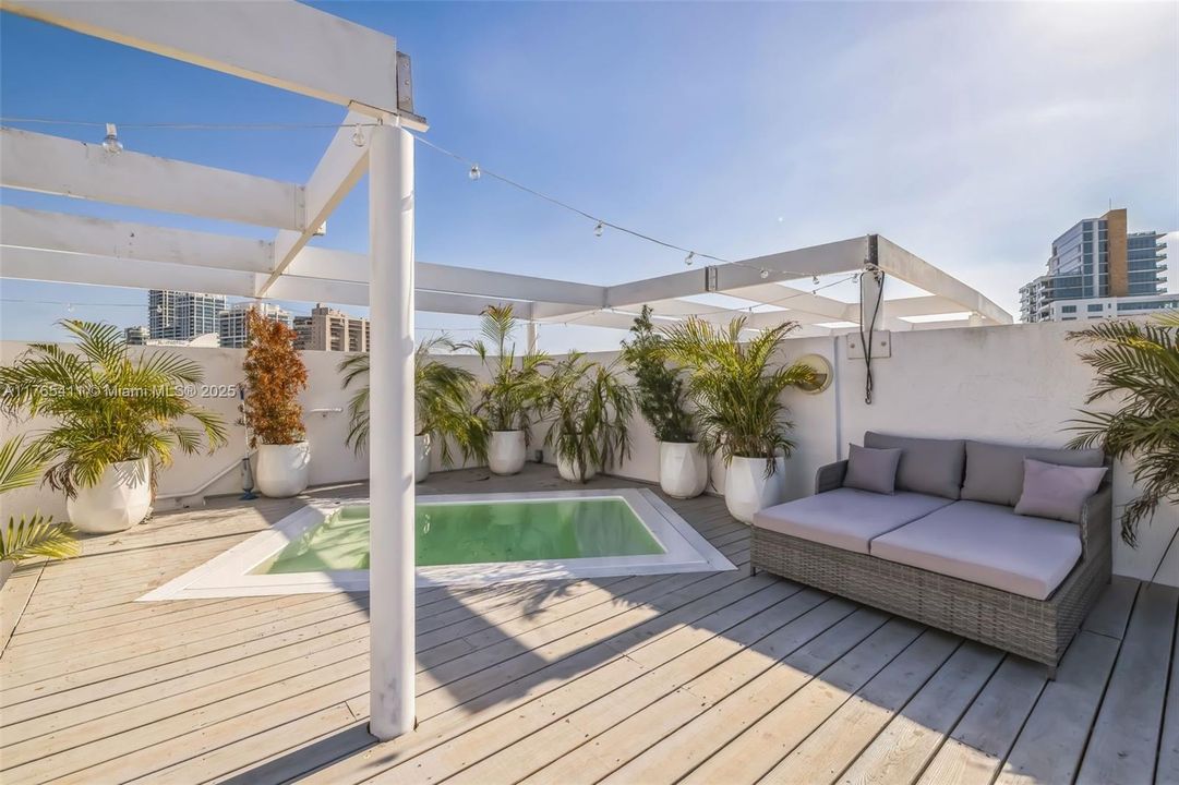 For Sale: $1,545,000 (3 beds, 3 baths, 1712 Square Feet)