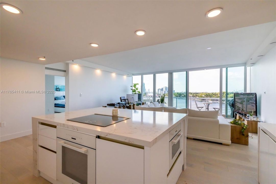 For Sale: $1,545,000 (3 beds, 3 baths, 1712 Square Feet)