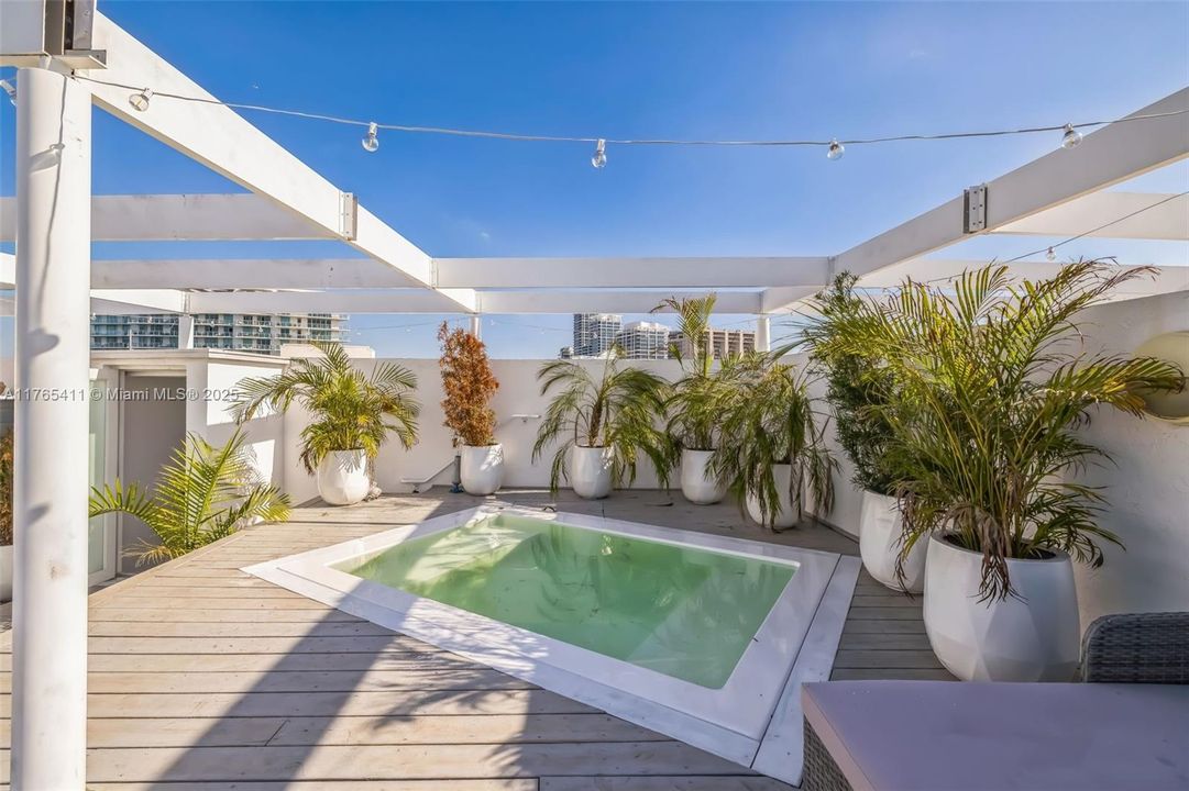 For Sale: $1,545,000 (3 beds, 3 baths, 1712 Square Feet)