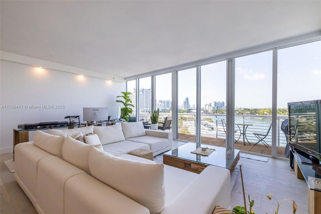 For Sale: $1,545,000 (3 beds, 3 baths, 1712 Square Feet)