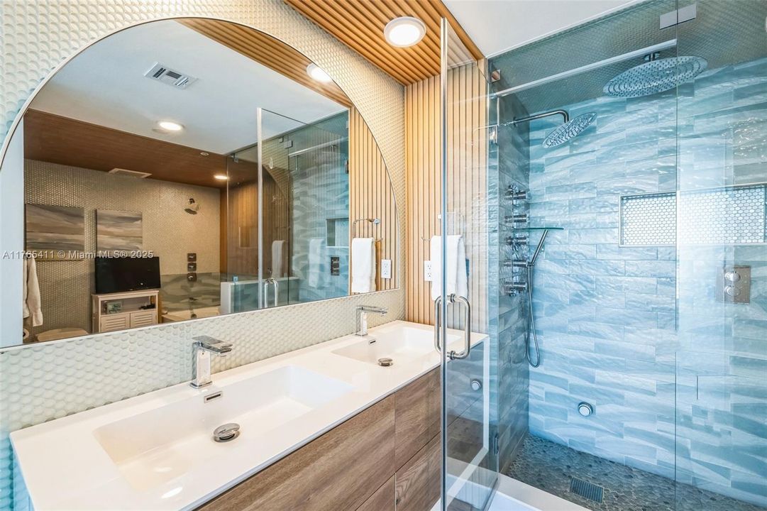 For Sale: $1,545,000 (3 beds, 3 baths, 1712 Square Feet)