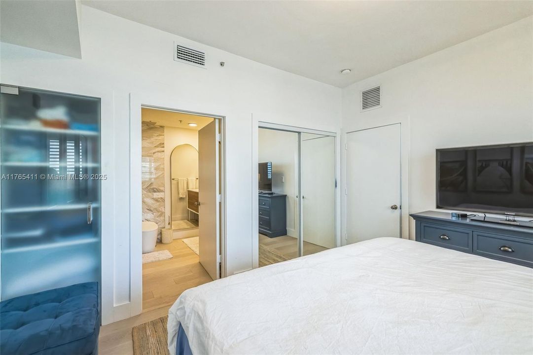 For Sale: $1,545,000 (3 beds, 3 baths, 1712 Square Feet)