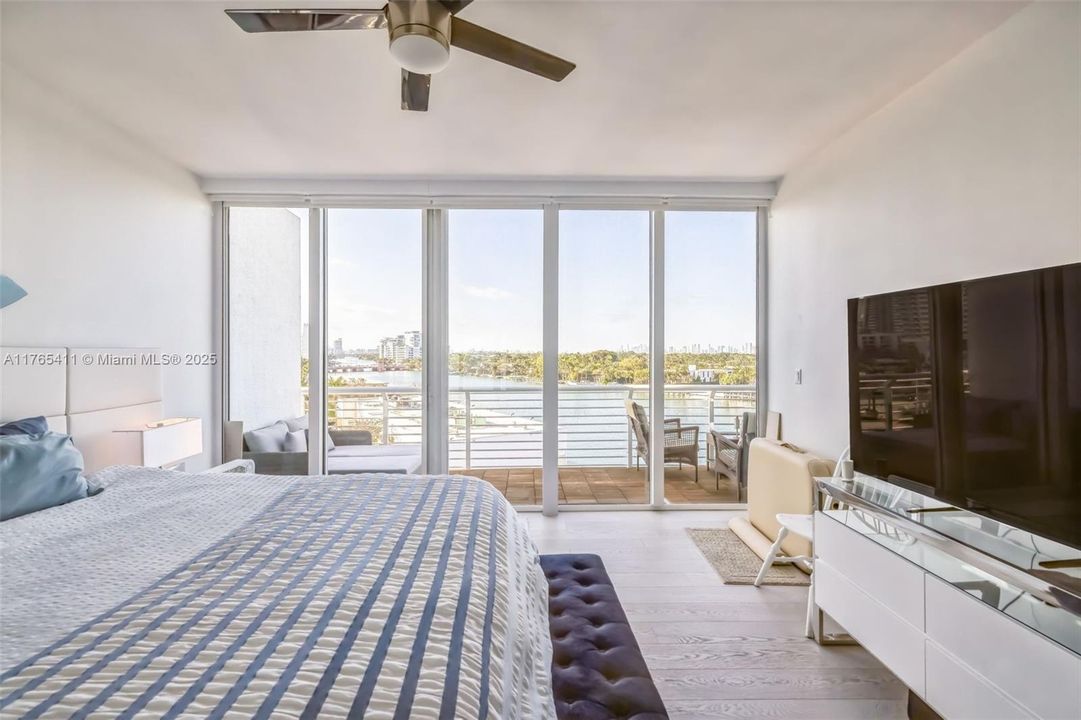 For Sale: $1,545,000 (3 beds, 3 baths, 1712 Square Feet)