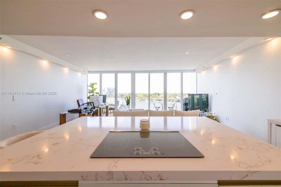 For Sale: $1,545,000 (3 beds, 3 baths, 1712 Square Feet)