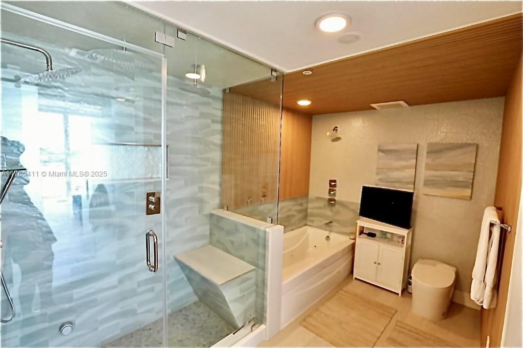 For Sale: $1,545,000 (3 beds, 3 baths, 1712 Square Feet)