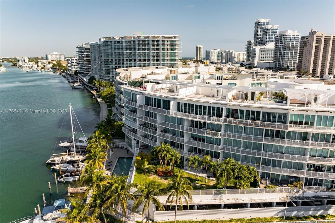 For Sale: $1,545,000 (3 beds, 3 baths, 1712 Square Feet)