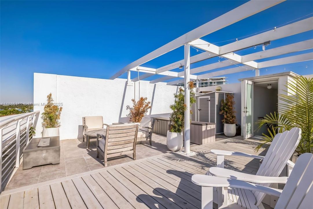 For Sale: $1,545,000 (3 beds, 3 baths, 1712 Square Feet)