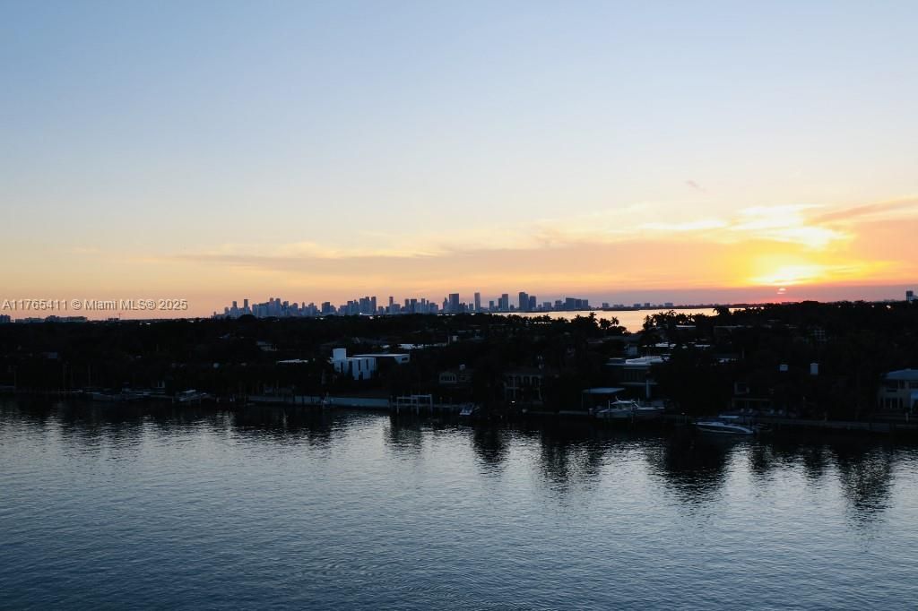 For Sale: $1,545,000 (3 beds, 3 baths, 1712 Square Feet)