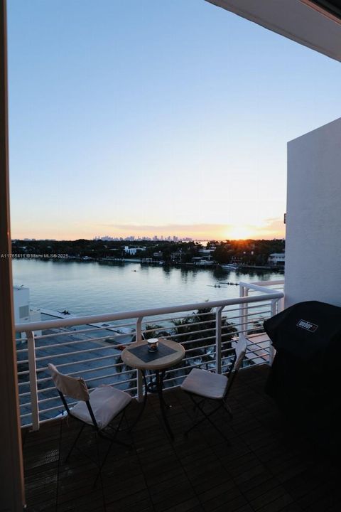 For Sale: $1,545,000 (3 beds, 3 baths, 1712 Square Feet)