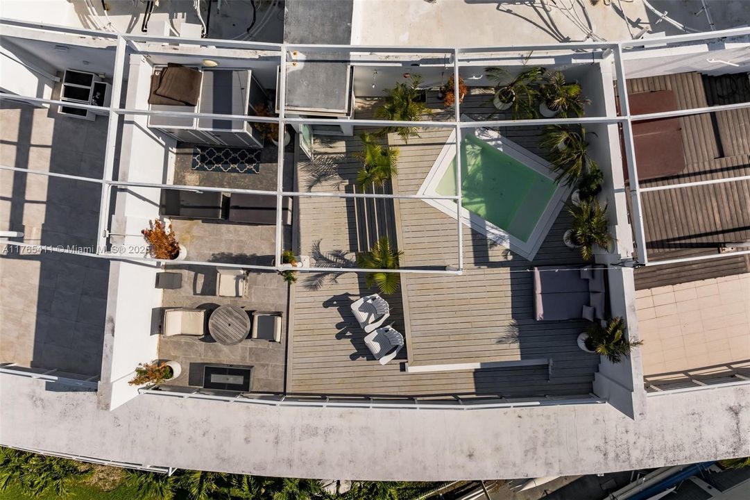 For Sale: $1,545,000 (3 beds, 3 baths, 1712 Square Feet)