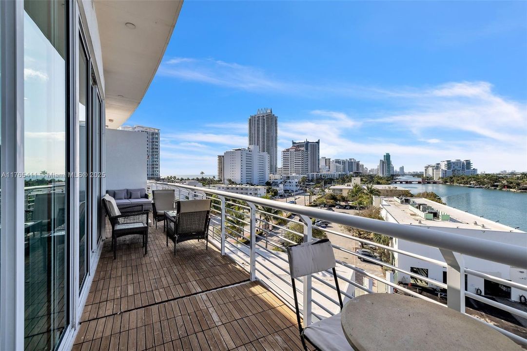 For Sale: $1,545,000 (3 beds, 3 baths, 1712 Square Feet)