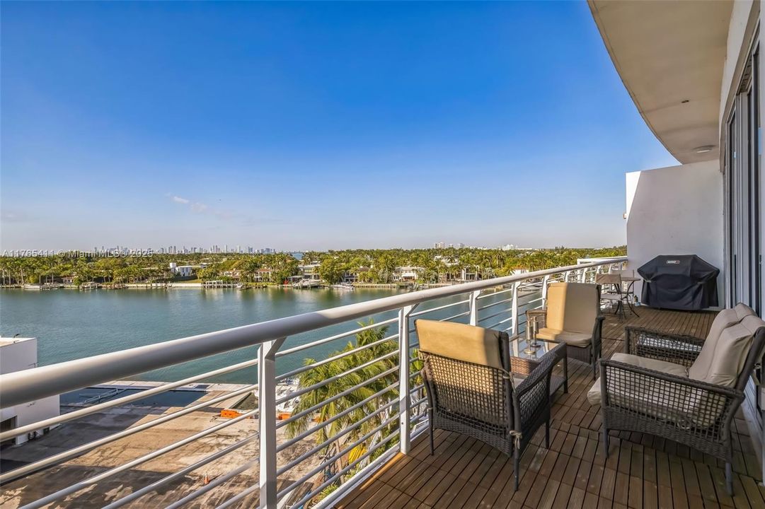 For Sale: $1,545,000 (3 beds, 3 baths, 1712 Square Feet)