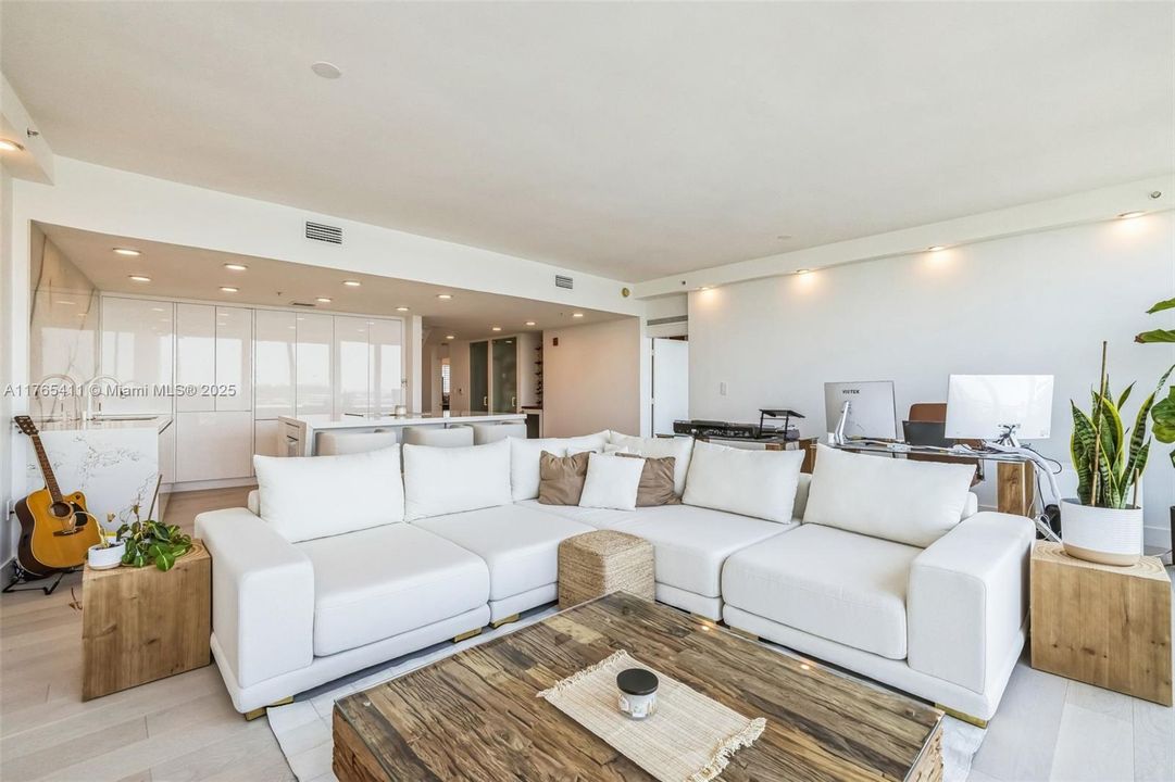 For Sale: $1,545,000 (3 beds, 3 baths, 1712 Square Feet)