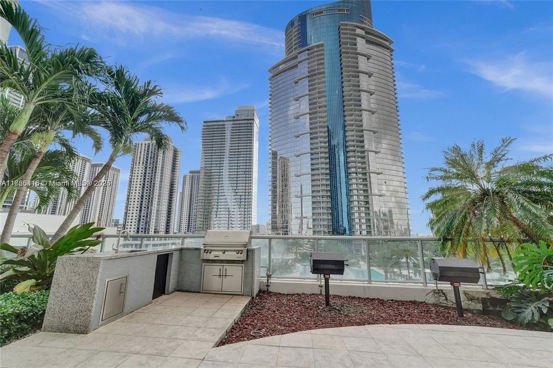 Recently Sold: $799,000 (2 beds, 2 baths, 1208 Square Feet)