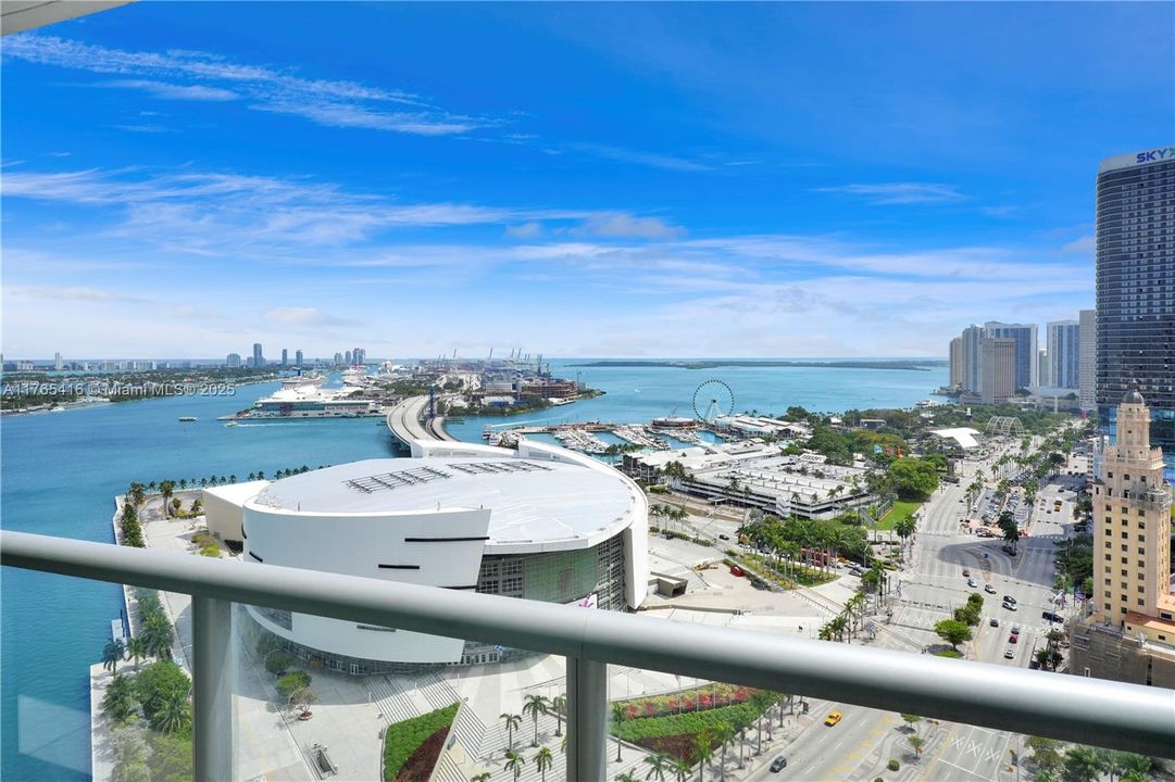 Recently Sold: $799,000 (2 beds, 2 baths, 1208 Square Feet)