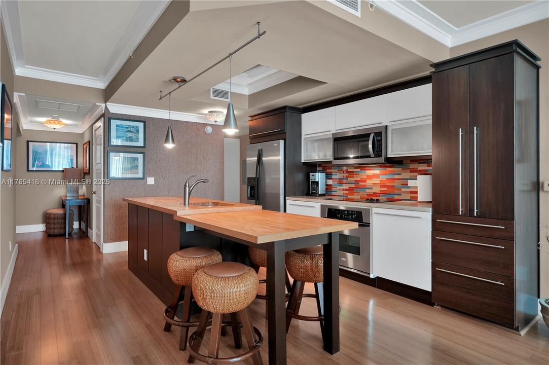 Recently Sold: $799,000 (2 beds, 2 baths, 1208 Square Feet)