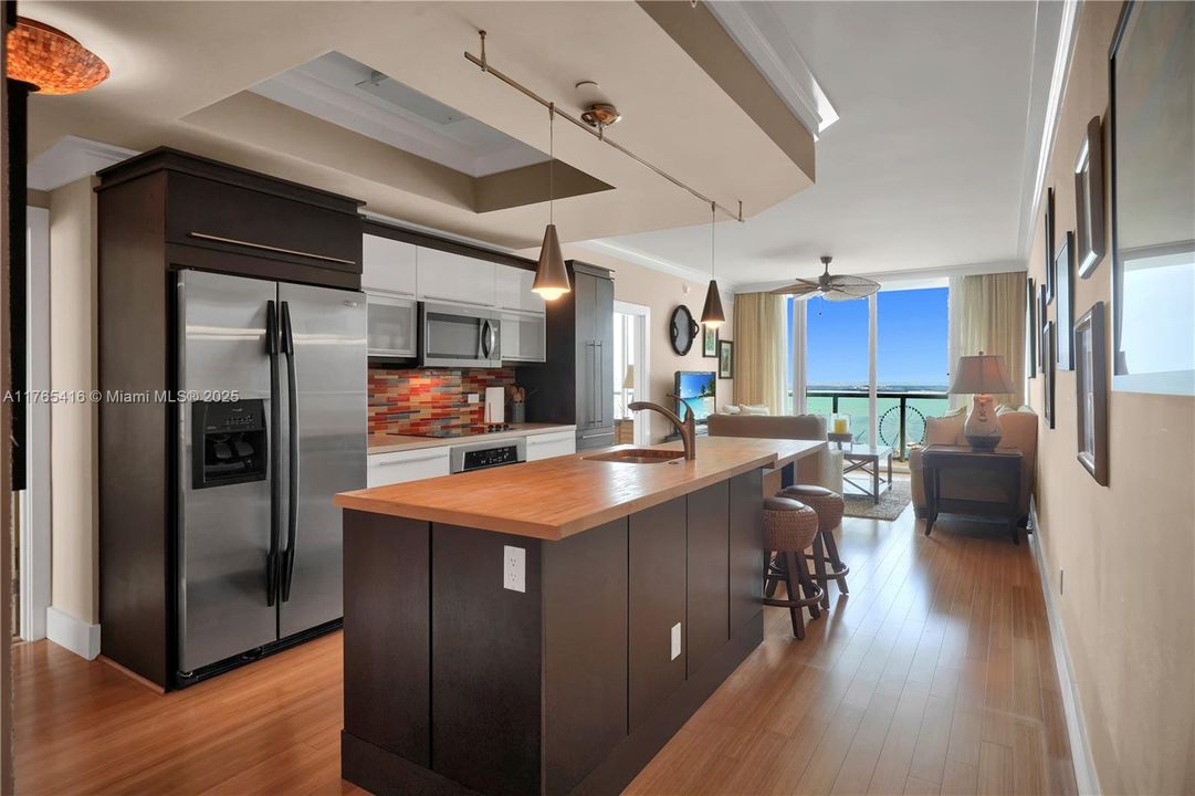 Recently Sold: $799,000 (2 beds, 2 baths, 1208 Square Feet)