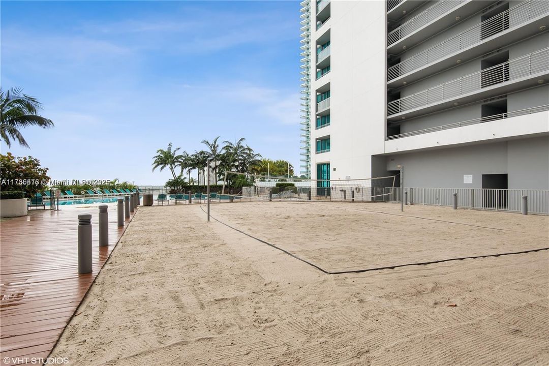 Recently Sold: $799,000 (2 beds, 2 baths, 1208 Square Feet)