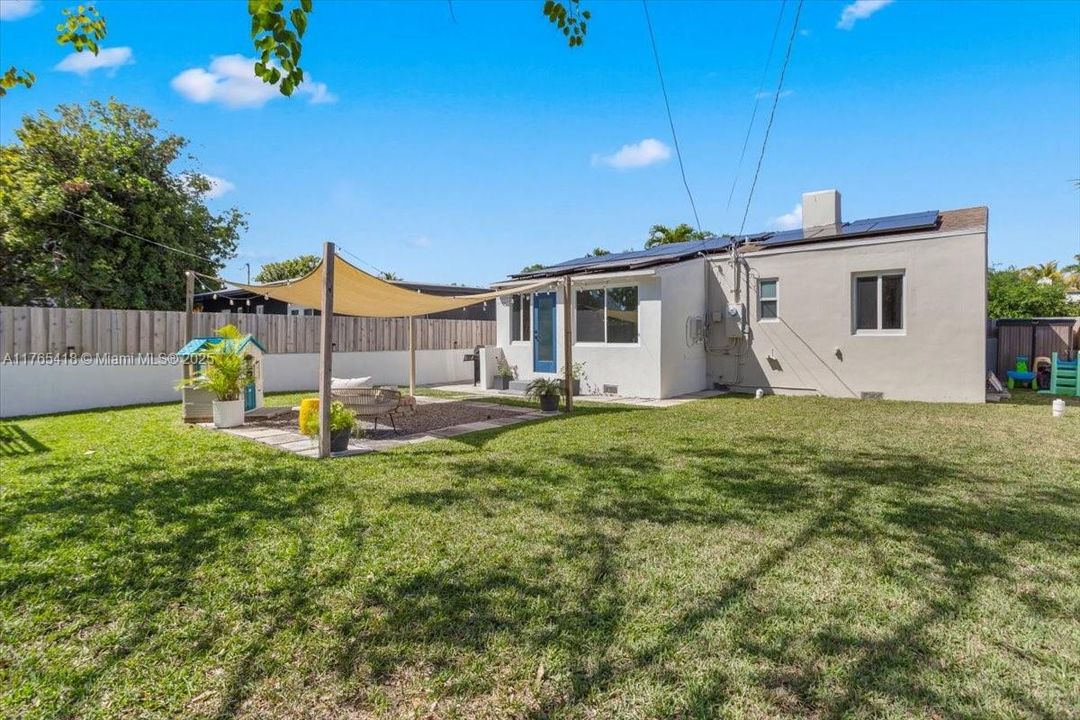 Recently Sold: $715,000 (2 beds, 1 baths, 948 Square Feet)