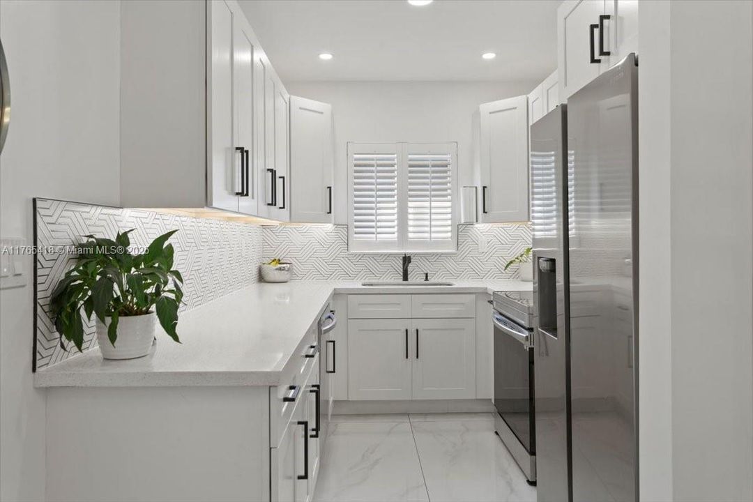 Recently Sold: $715,000 (2 beds, 1 baths, 948 Square Feet)