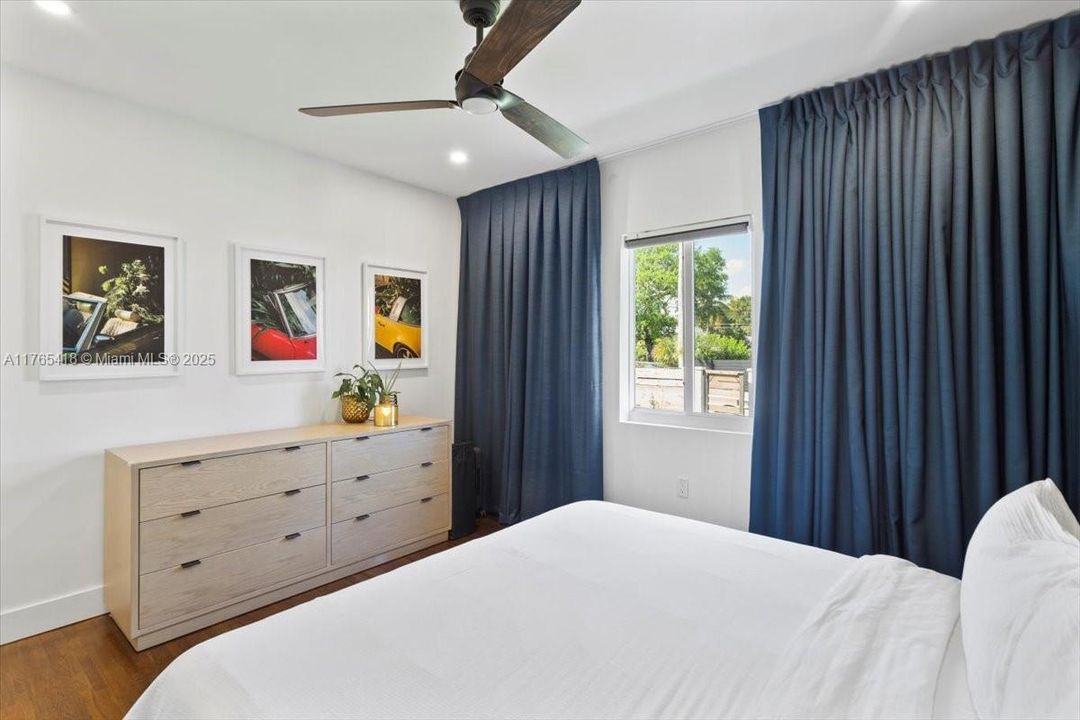 Recently Sold: $715,000 (2 beds, 1 baths, 948 Square Feet)