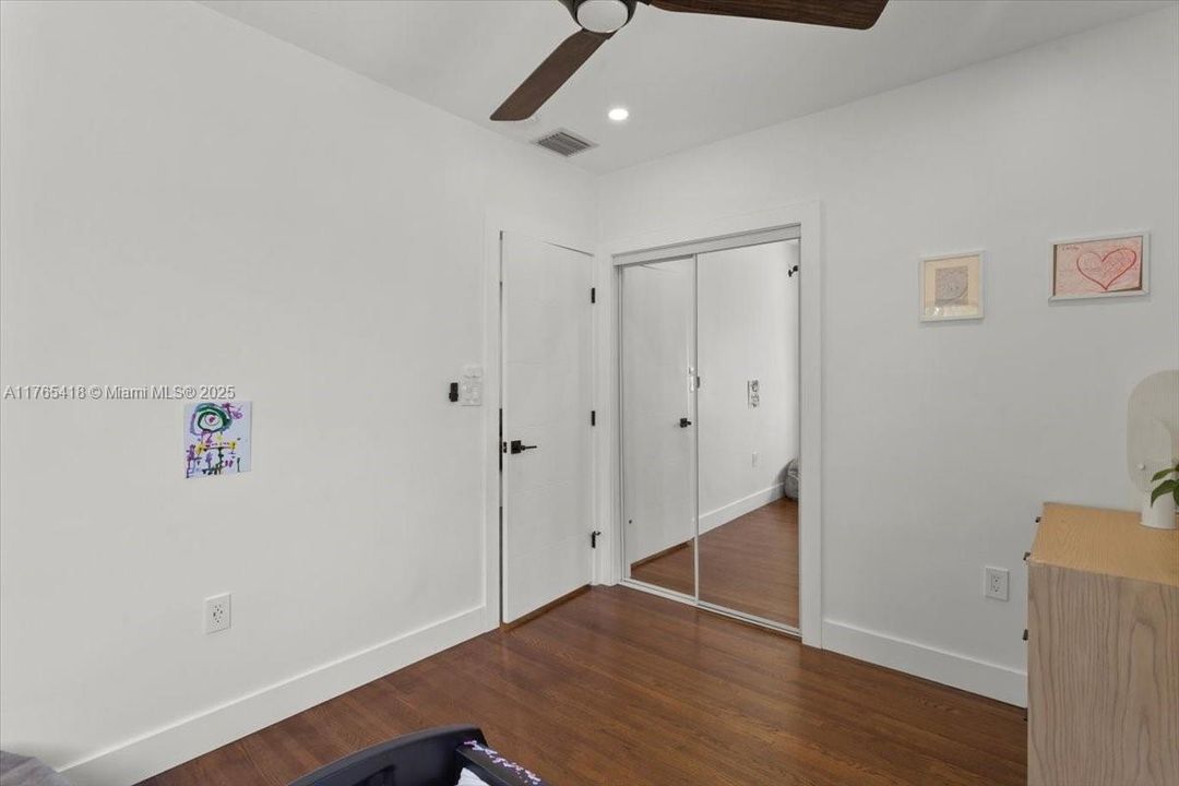 Recently Sold: $715,000 (2 beds, 1 baths, 948 Square Feet)