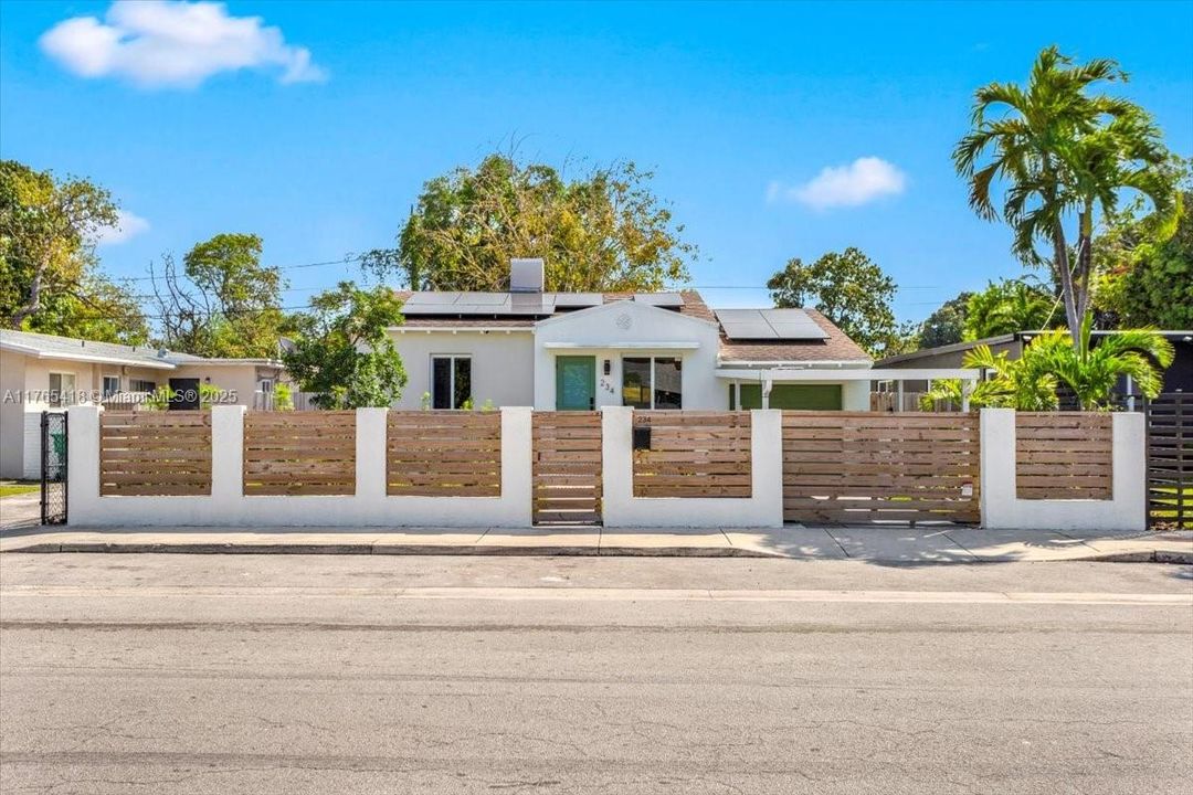 Recently Sold: $715,000 (2 beds, 1 baths, 948 Square Feet)