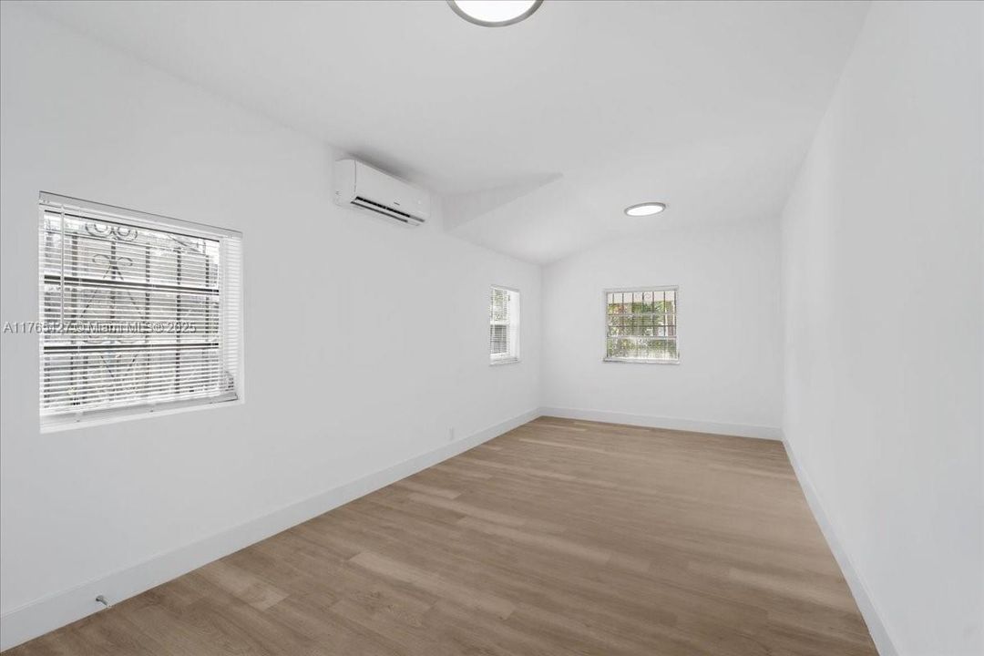 For Sale: $490,000 (2 beds, 1 baths, 750 Square Feet)