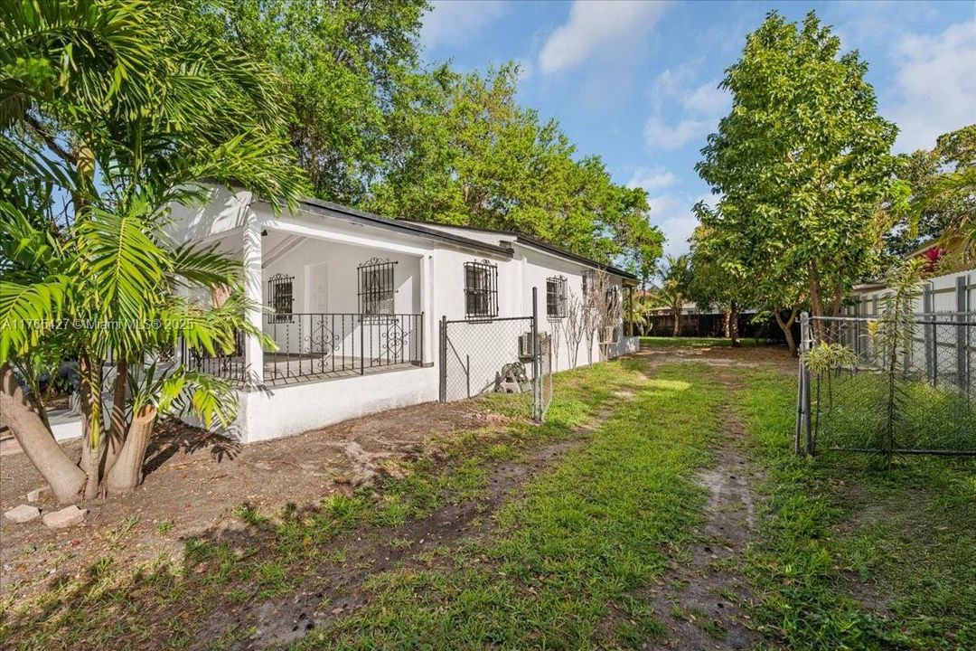 For Sale: $490,000 (2 beds, 1 baths, 750 Square Feet)