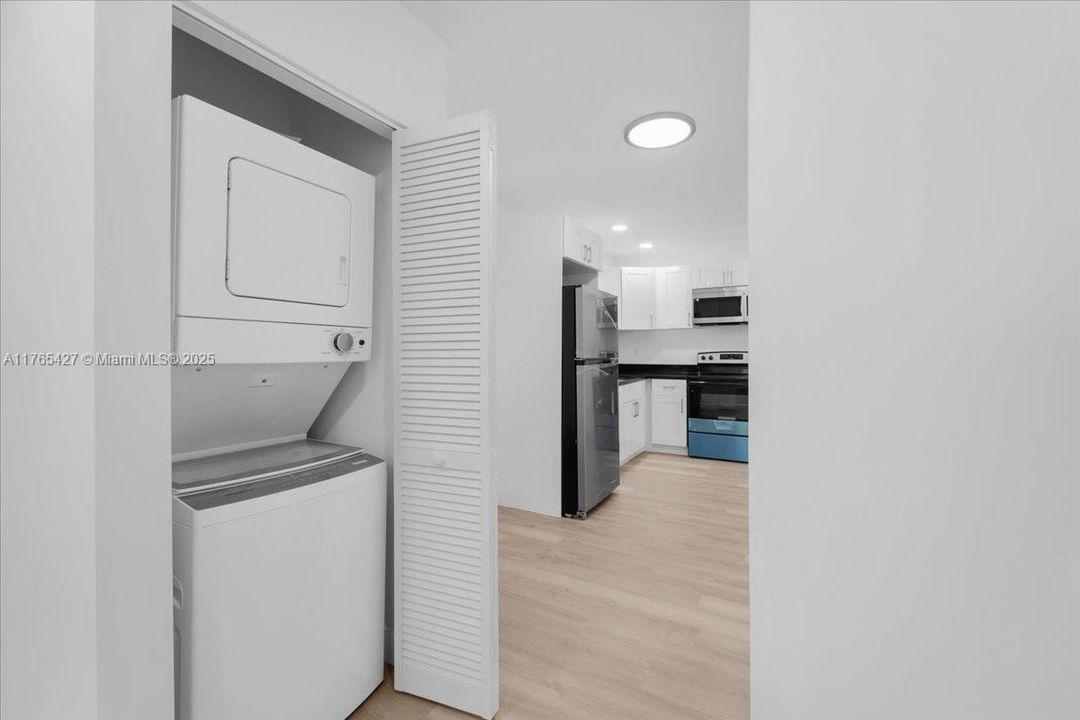 For Sale: $490,000 (2 beds, 1 baths, 750 Square Feet)