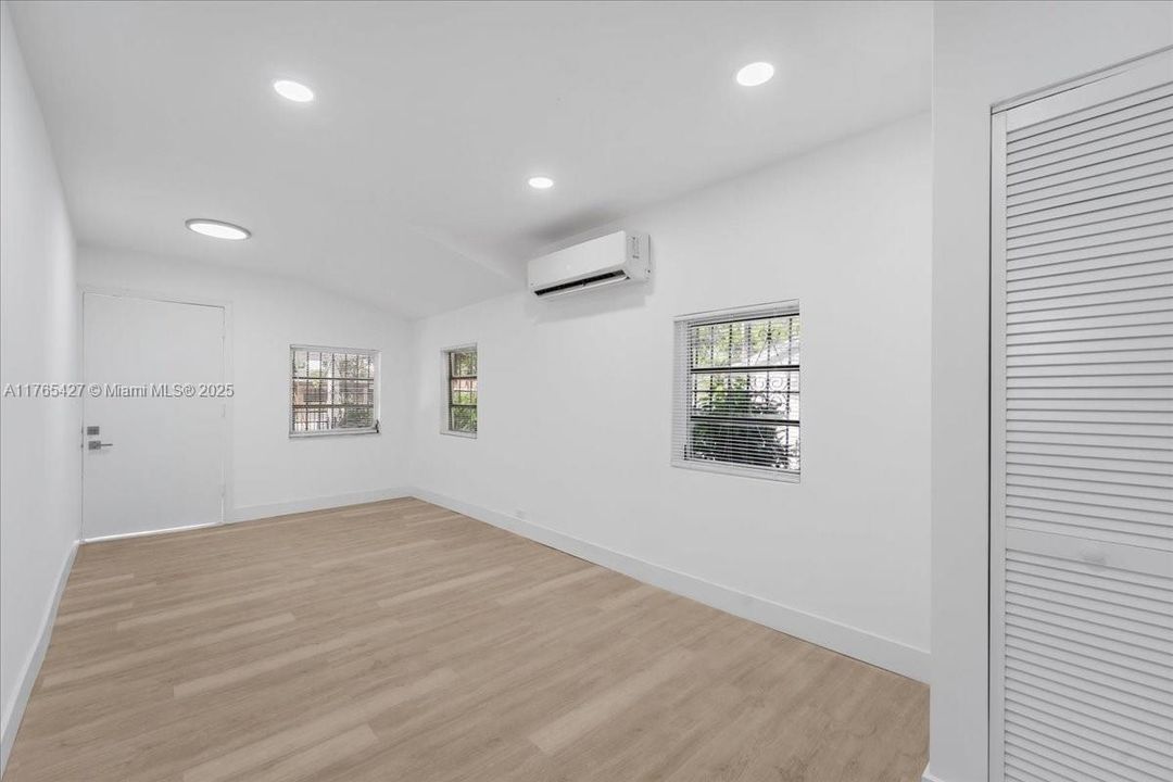 For Sale: $490,000 (2 beds, 1 baths, 750 Square Feet)