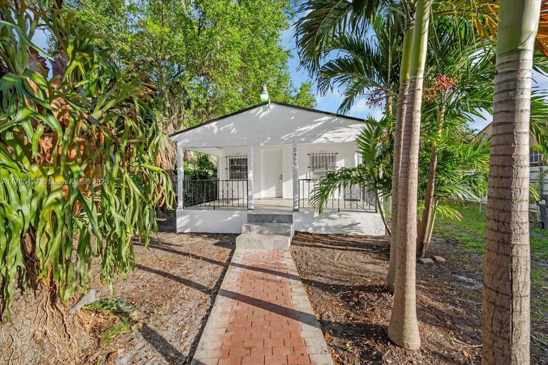 For Sale: $490,000 (2 beds, 1 baths, 750 Square Feet)