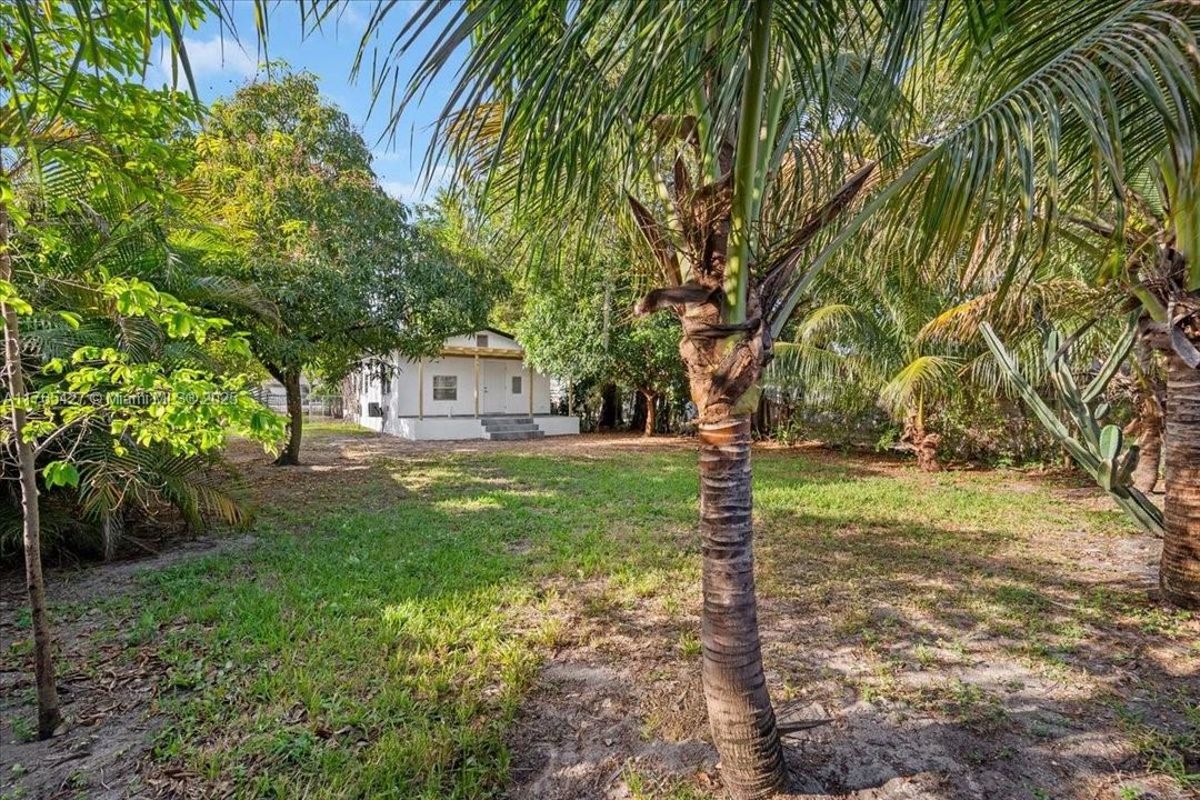 For Sale: $490,000 (2 beds, 1 baths, 750 Square Feet)