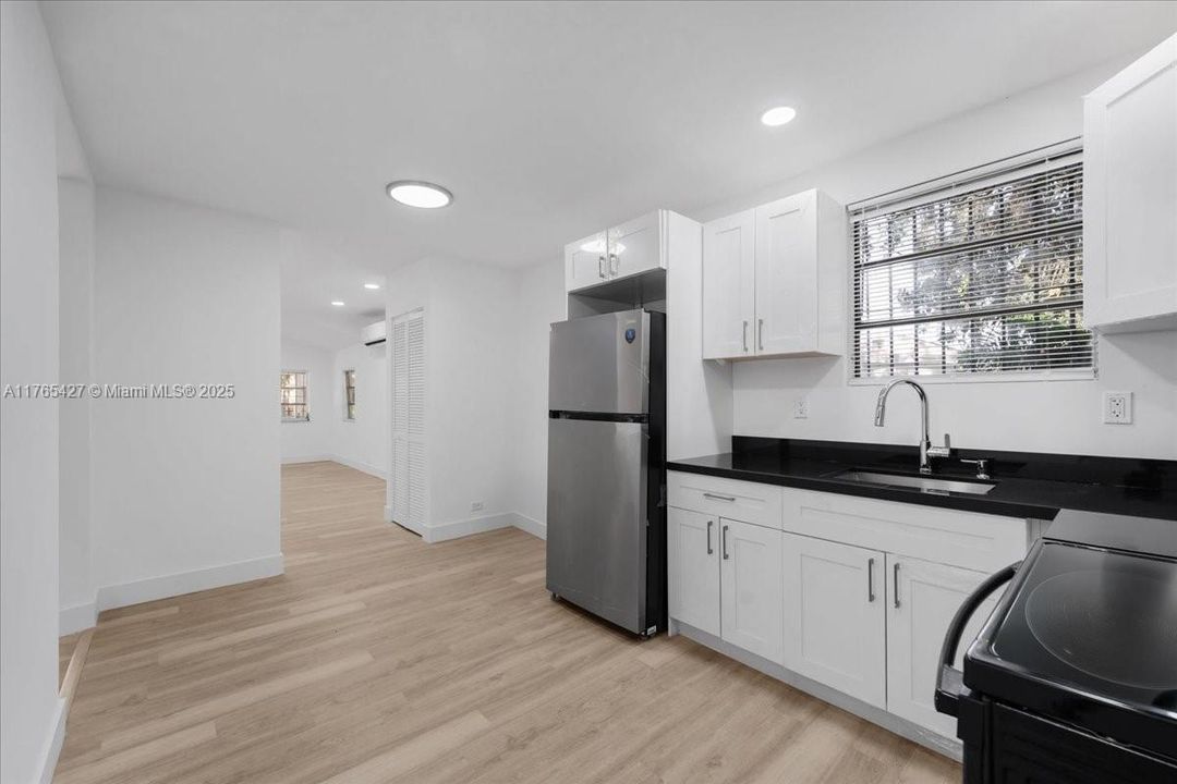 For Sale: $490,000 (2 beds, 1 baths, 750 Square Feet)